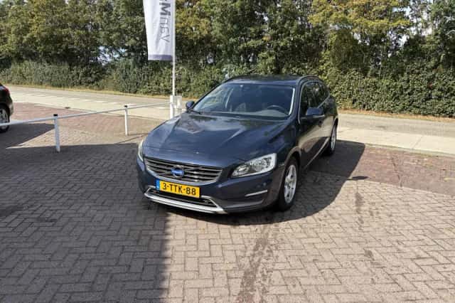 Volvo V60 (2014) thumbnail 2