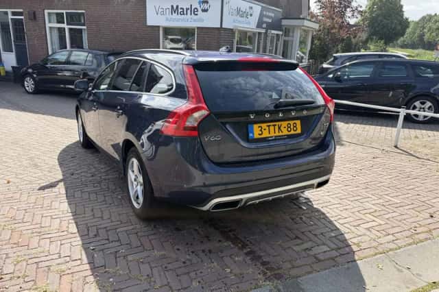 Volvo V60 (2014) thumbnail 3