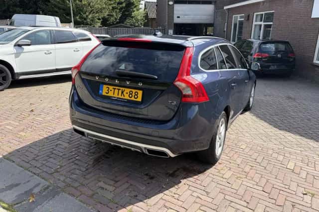 Volvo V60 (2014) thumbnail 4