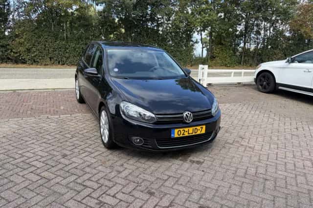 Volkswagen Golf (2010) thumbnail 1