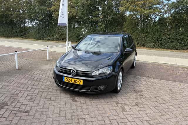 Volkswagen Golf (2010) thumbnail 2