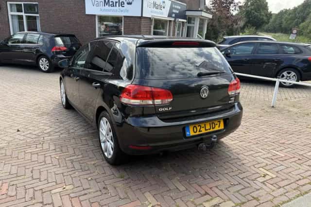 Volkswagen Golf (2010) thumbnail 3