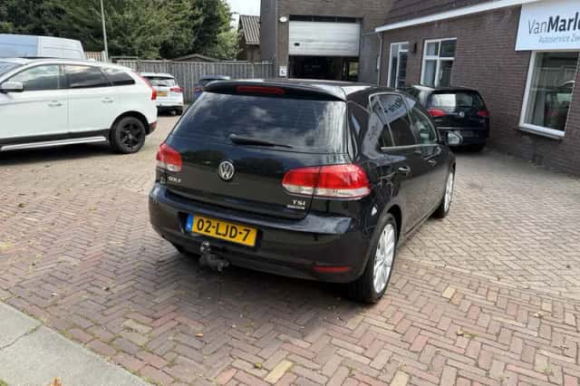 Volkswagen Golf (2010) thumbnail 4