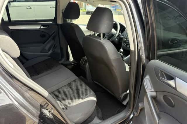 Volkswagen Golf (2010) thumbnail 6
