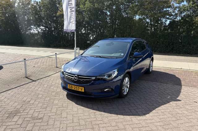 Opel Astra (2018) thumbnail 2