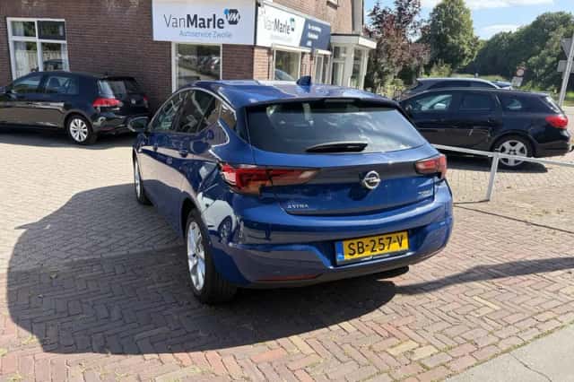 Opel Astra (2018) thumbnail 3