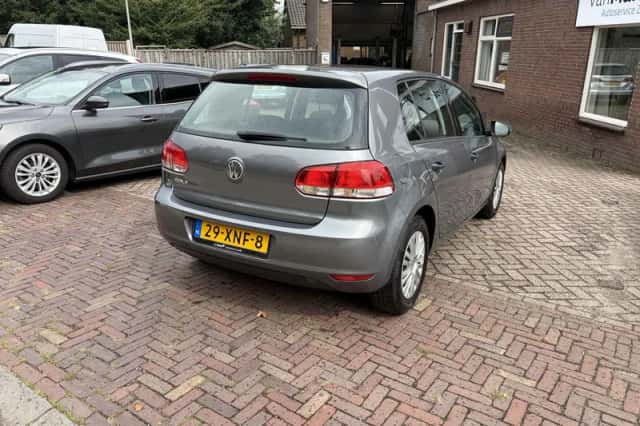Volkswagen Golf (2012) thumbnail 4
