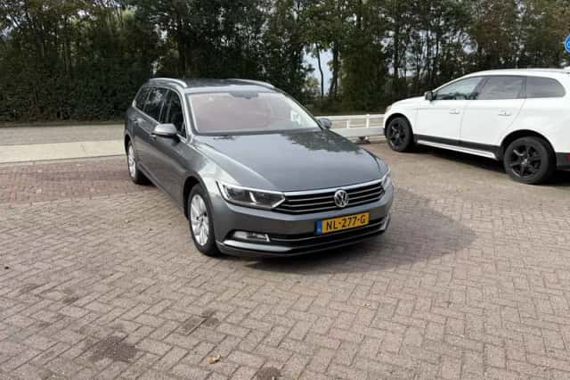 Volkswagen Passat (2017) thumbnail 1