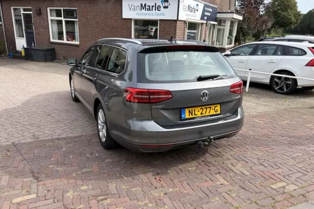 Volkswagen Passat (2017) thumbnail 3