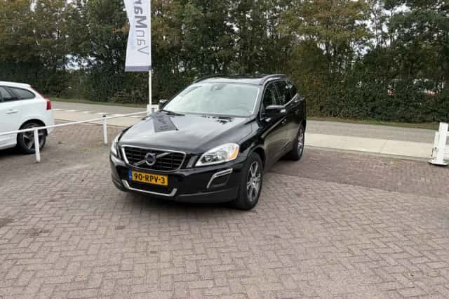 Volvo XC60 (2011) thumbnail 2