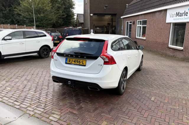 Volvo V60 (2017) thumbnail 4