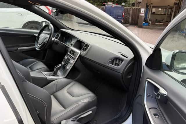 Volvo V60 (2017) thumbnail 5