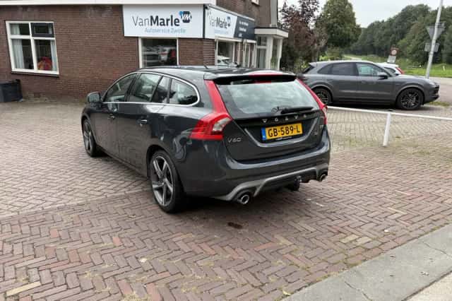 Volvo V60 (2015) thumbnail 3