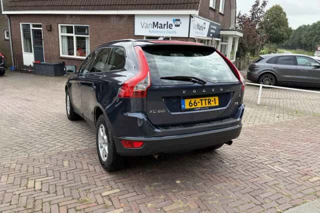 Volvo XC60 (2012) thumbnail 3