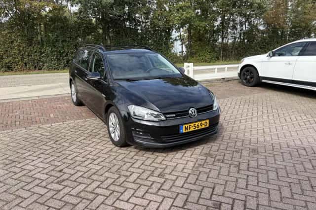 Volkswagen Golf (2017) thumbnail 1