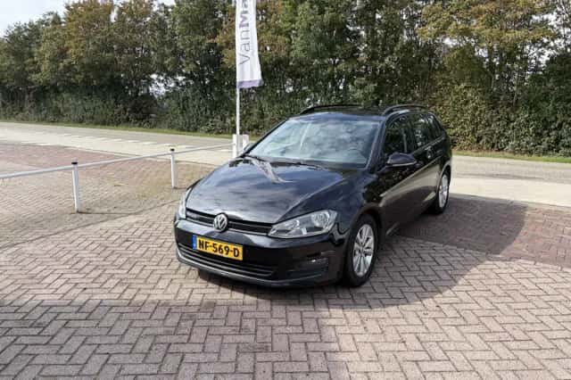 Volkswagen Golf (2017) thumbnail 2