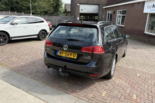Volkswagen Golf (2017) thumbnail 4