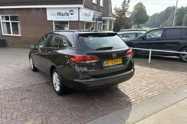 Opel Astra (2017) thumbnail 3