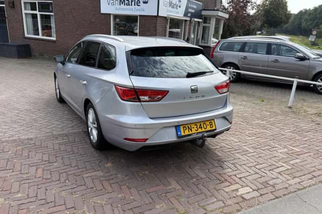 SEAT Leon (2017) thumbnail 3