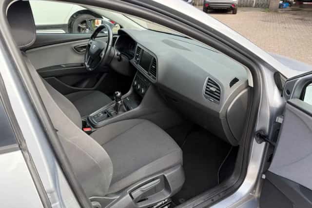 SEAT Leon (2017) thumbnail 5