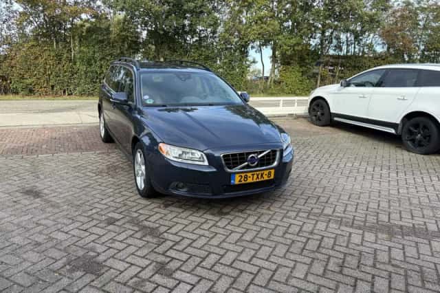 Volvo V70 (2012) thumbnail 1