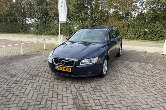 Volvo V70 (2012) thumbnail 2