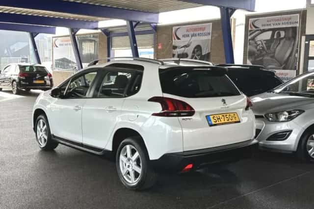 Peugeot 2008 (2018) thumbnail 4