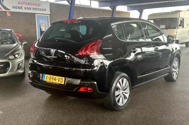Peugeot 3008 (2016) thumbnail 2