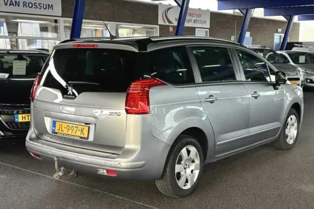Peugeot 5008 (2016) thumbnail 2