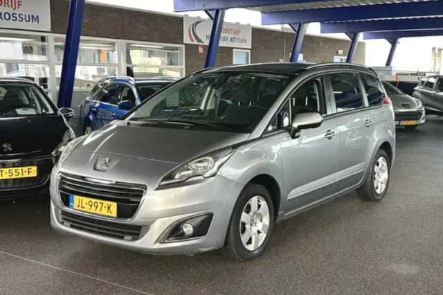 Peugeot 5008 (2016) thumbnail 3