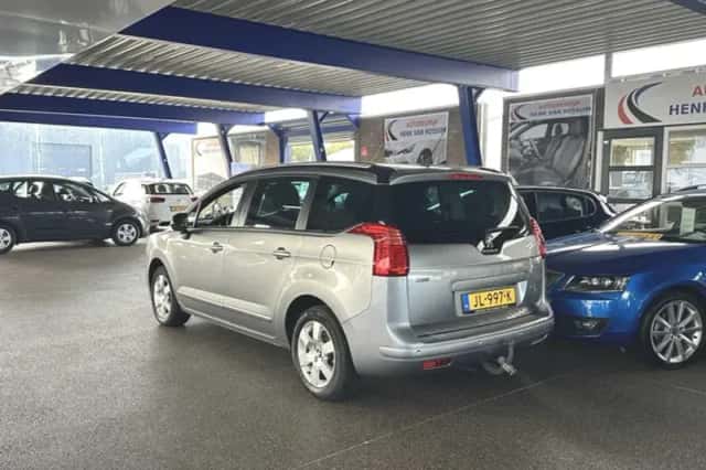 Peugeot 5008 (2016) thumbnail 4