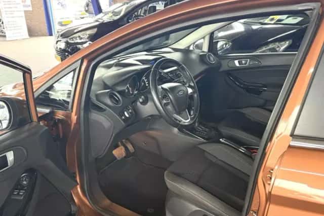 Ford Fiesta (2013) thumbnail 5