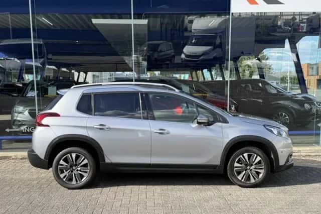 Peugeot 2008 (2016) thumbnail 2
