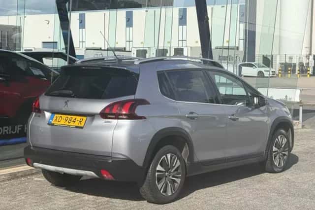 Peugeot 2008 (2016) thumbnail 3