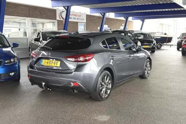 Mazda 3 (2015) thumbnail 2