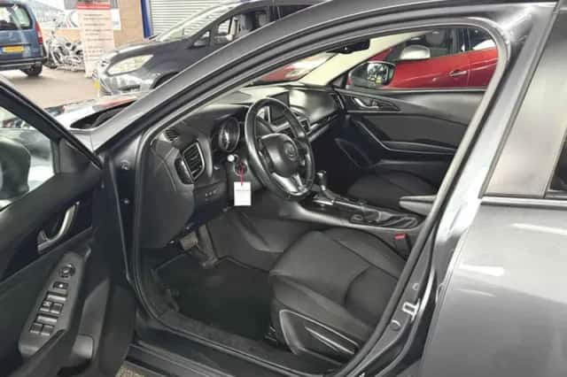 Mazda 3 (2015) thumbnail 5