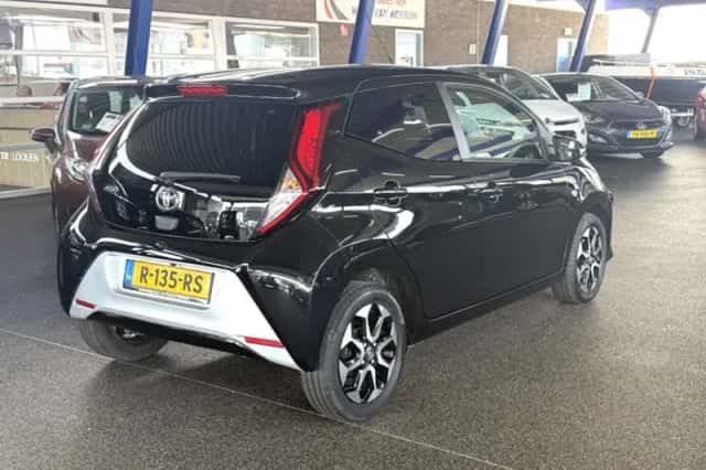Toyota Aygo (2021) thumbnail 2