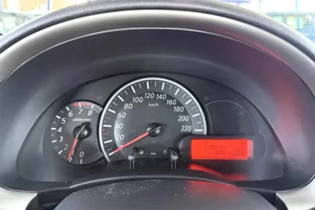 Nissan Micra (2011) thumbnail 6