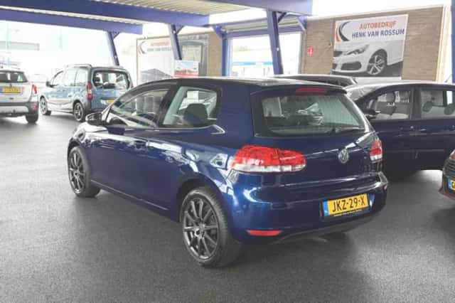 Volkswagen Golf (2009) thumbnail 4