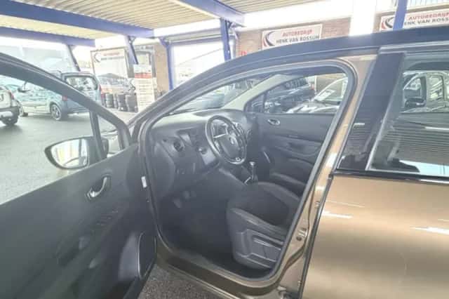 Renault Captur (2017) thumbnail 5