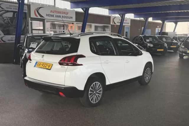 Peugeot 2008 (2016) thumbnail 2