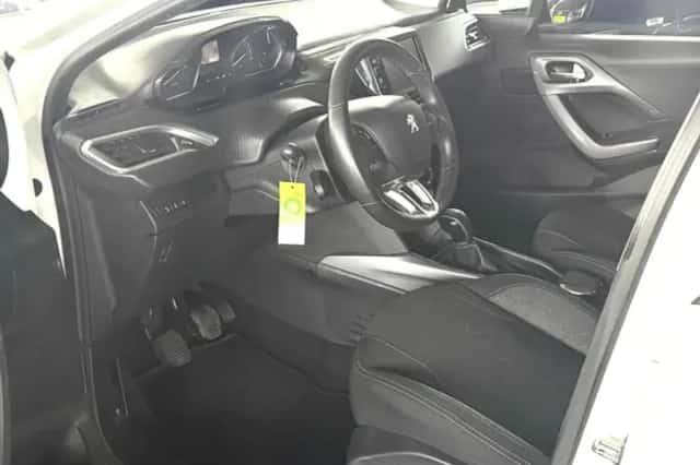 Peugeot 2008 (2016) thumbnail 5
