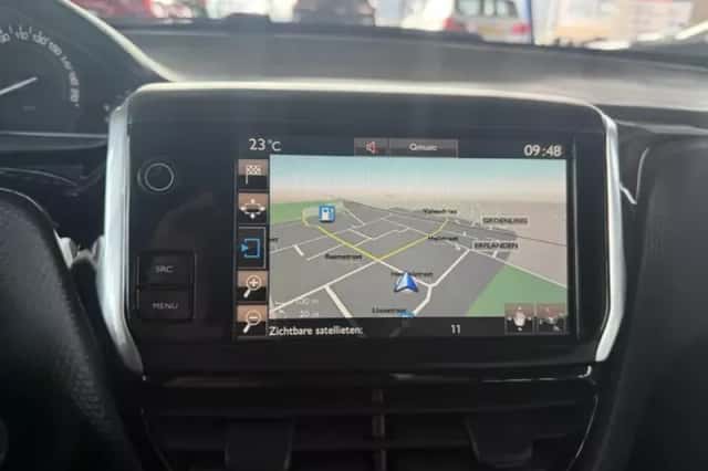Peugeot 2008 (2016) thumbnail 6