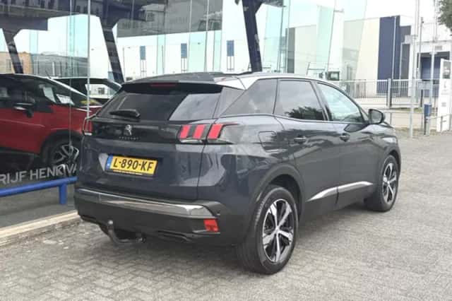 Peugeot 3008 (2018) thumbnail 3