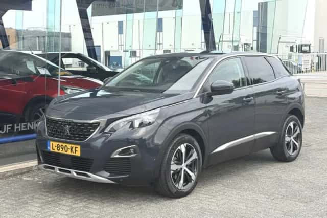 Peugeot 3008 (2018) thumbnail 4