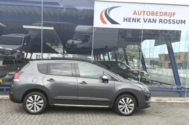 Peugeot 3008 (2016) thumbnail 2