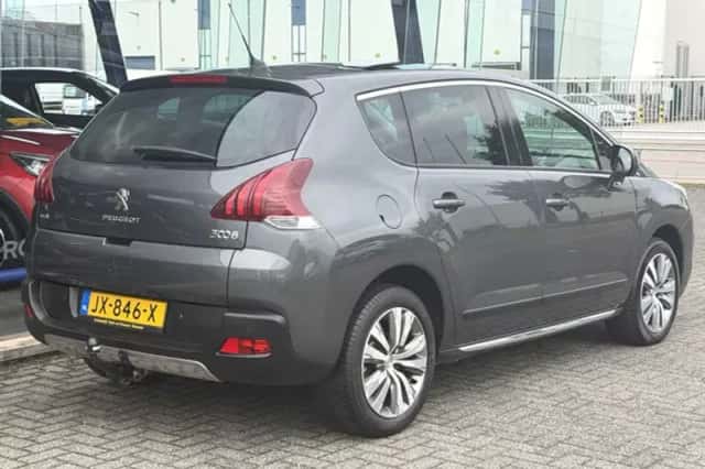 Peugeot 3008 (2016) thumbnail 3