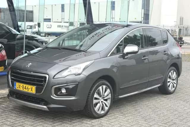 Peugeot 3008 (2016) thumbnail 4