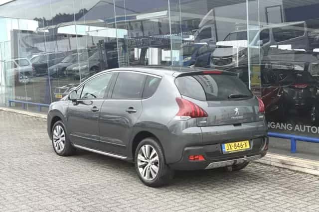 Peugeot 3008 (2016) thumbnail 6