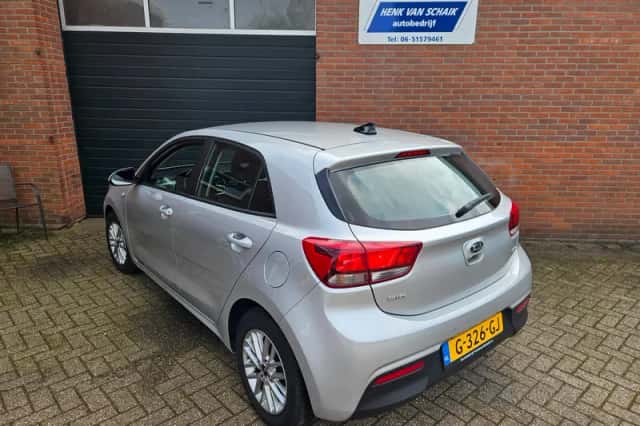 Kia Rio (2019) thumbnail 3